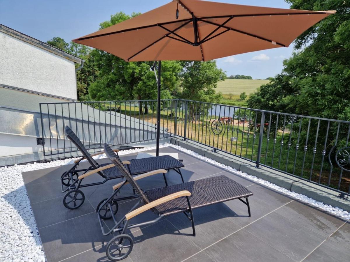 Ferienwohnung Mit Kamin Und Traumhafter Dachterrasse Mit Weitblick In Die Natur Neu Gaarz ภายนอก รูปภาพ