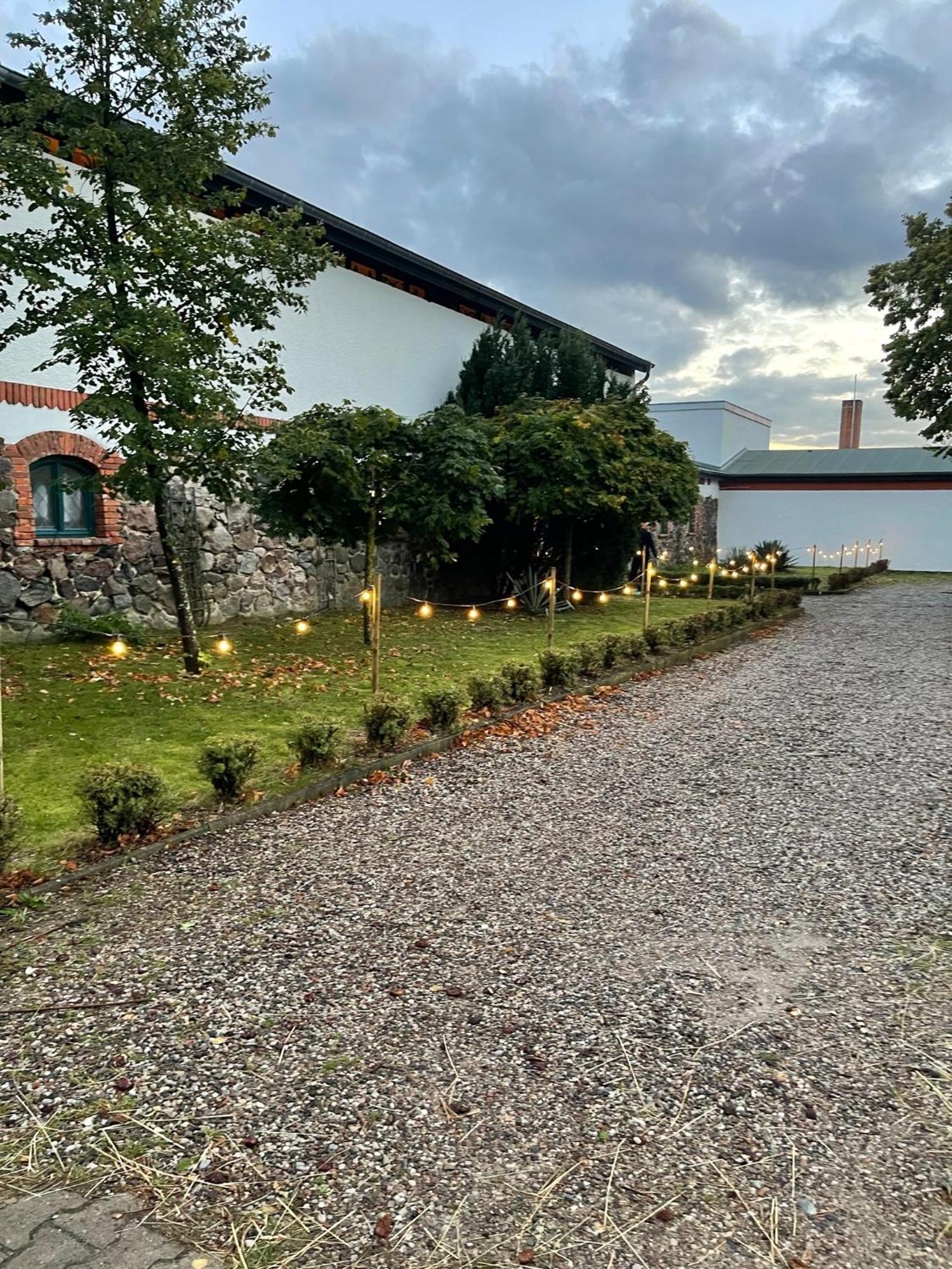 Ferienwohnung Mit Kamin Und Traumhafter Dachterrasse Mit Weitblick In Die Natur Neu Gaarz ภายนอก รูปภาพ